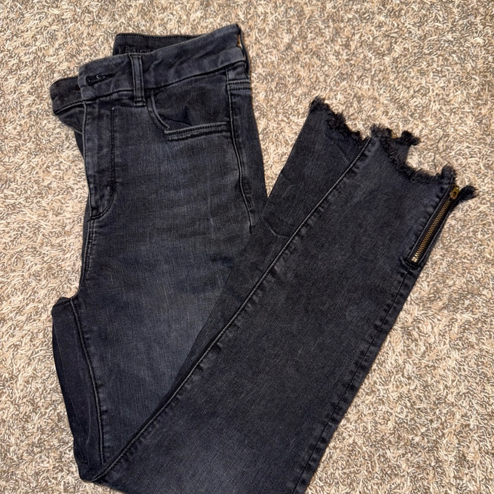American Eagle Outfitters Black Jeans (size 6)